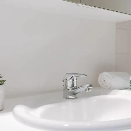 Casiola - Beautiful Seaview With Private Garage 公寓