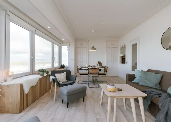 Huswell - Beautiful Seaview With Private Garage Apartment *